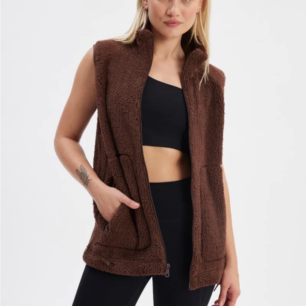 Girlfriend Collective - Raisin Recycled Fleece Vest